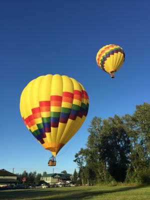 Our favorite hot air balloon launch site behind the Maltby café. Smooth Take off  on a beautiful summer evening.